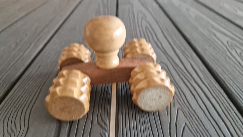 Rolo de massagens de madeira
