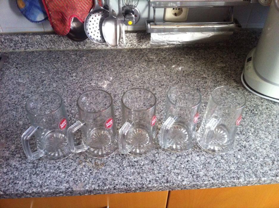 canecas de cerveja