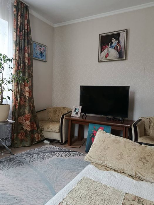 Продам півбудинку з ремонтом та ділянкою 6,5 сот у Гостомелі
