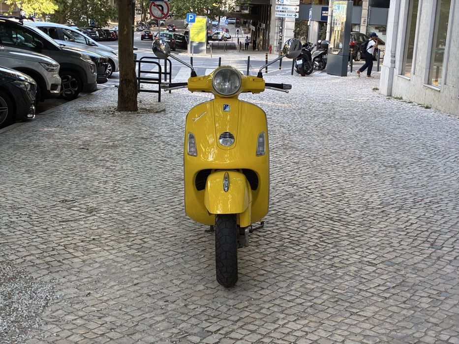 Vespa GTS 250 2005 com 35.000 km