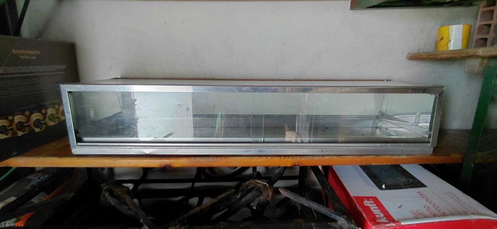 Vitrine expositora de balcão / bancada.