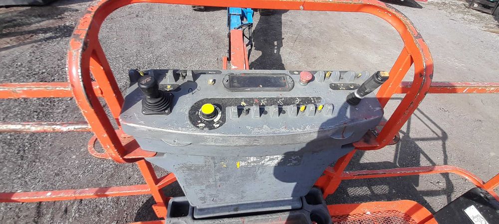 Podest teleskopowy JLG 660SJ