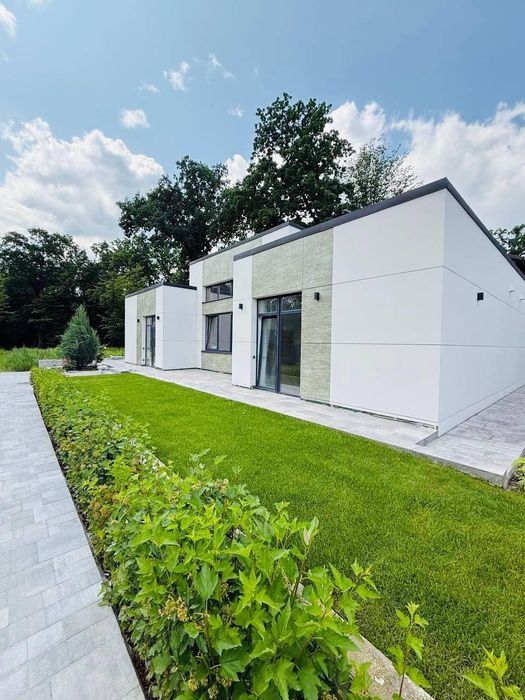 Продаж будинку з ремонтом в закритому КМ в Лісниках, 8 соток, газ