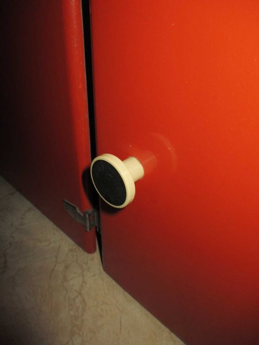 4 Portas em Madeira e Fórmica laranja‑avermelhado