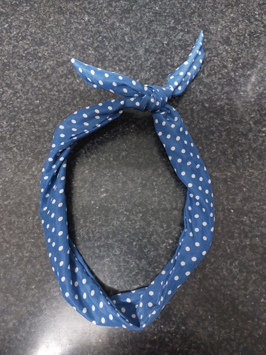 Pulseira, brincos e fita cabelo