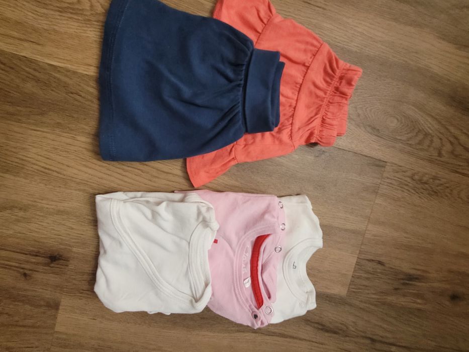 Zestaw ubrań dla dziewczynki r. 68