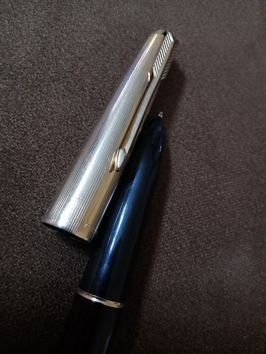 Caneta Parker 61 preta e dourada