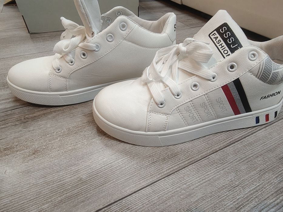 Buty sportowe dług. 26.5