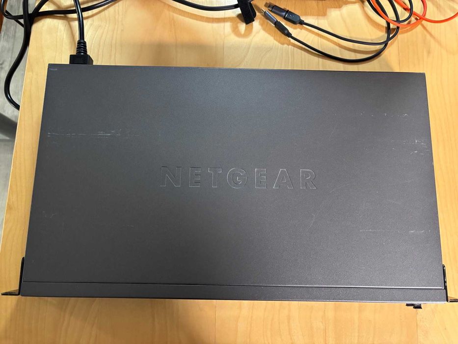 Switch 24 Portas - Netgear S330-28X-PoE+ (PoE 10Gbps)