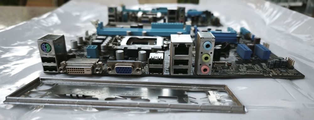 Duas  Boards  ASUS P8H61,  Socket LGA 1155