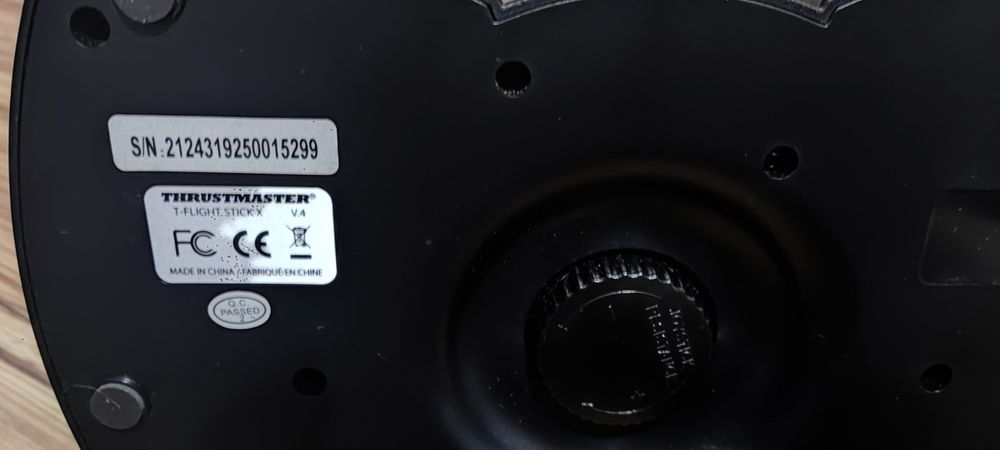 Joystick thrustmaster t flight stick x