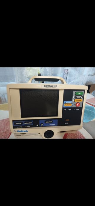 Продам дефібрілятор Lifepak20
