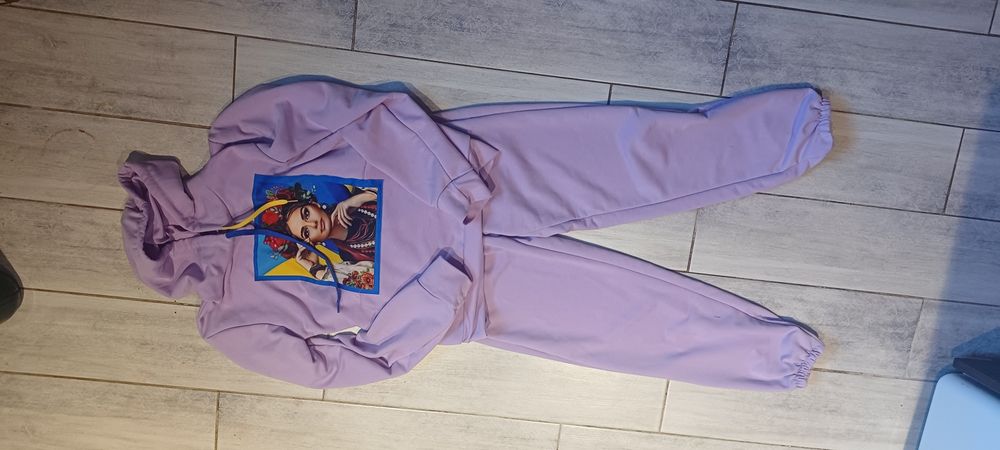 Продам спортивні костюми для дівчинки  9-11 років