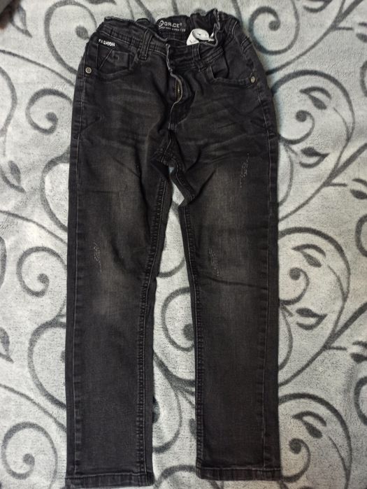 Продам джинси на хлопчика на ріст 128см