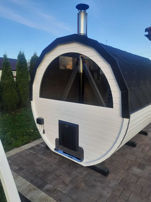 Sauna ogrodowa beczka z przedsionkiem i oknem panoramicznym