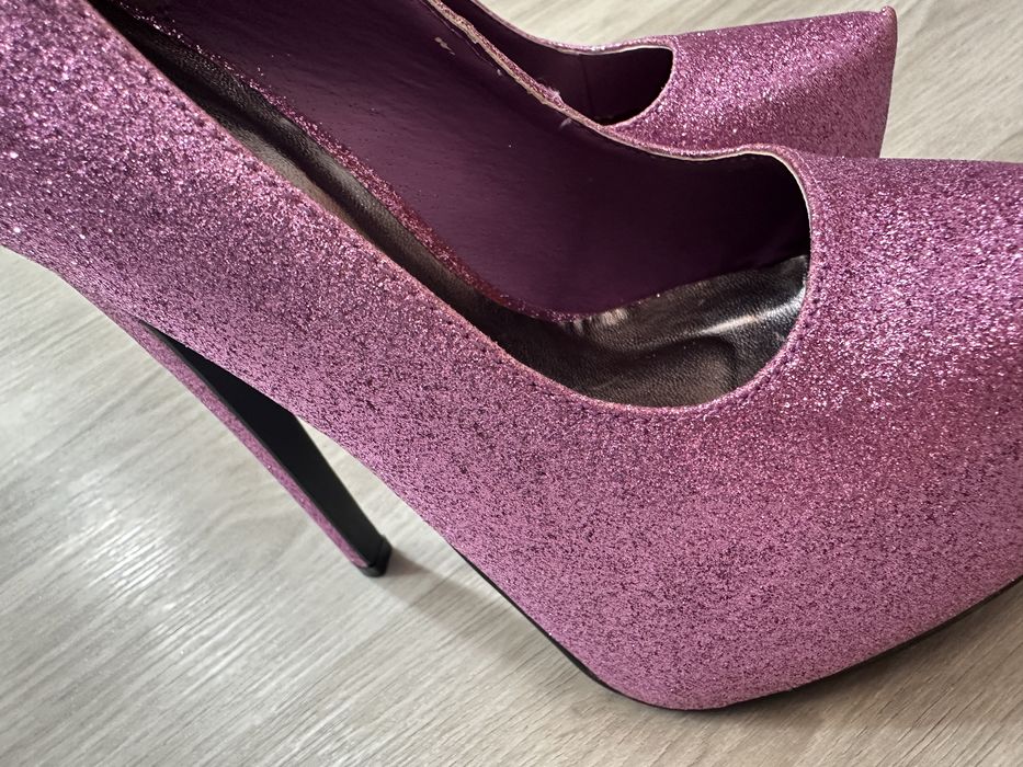 Підбори каблуки туфлі стріпи