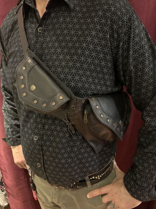 Bolsa de cintura em pele