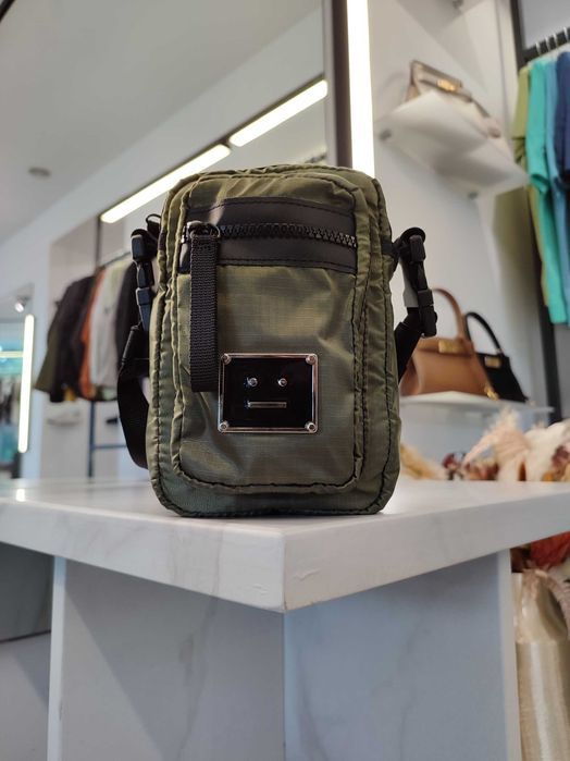 Сумка Acne Studios Arvel Face-patch ripstop cross-body bag Olive