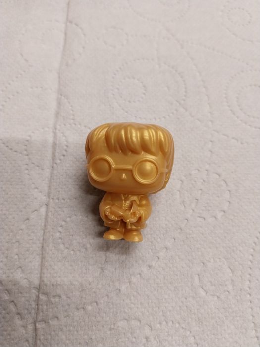 Złoty harry poter figurka kolekcjonerska z. Kinder joy vt413