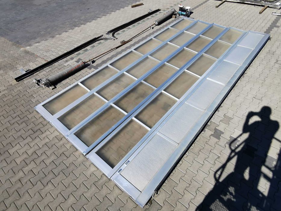 Brama segmentowa, garażowa przeszklona, izolowana