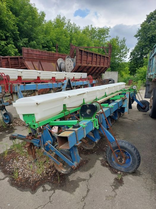 Культиватор міжрядний з внесенням добрив КРН-5,6