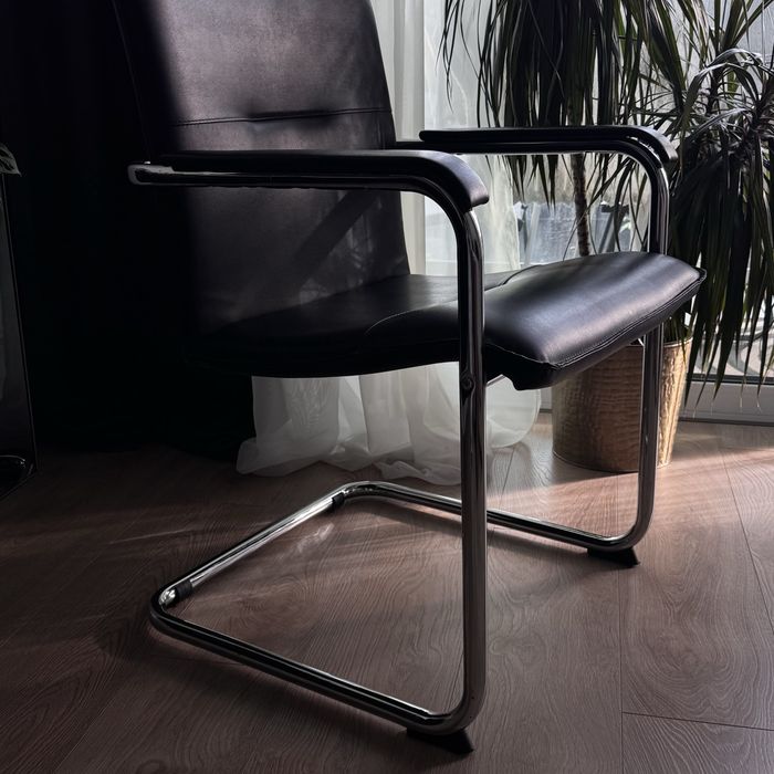 Elegancke krzesło biurowe Bauhaus