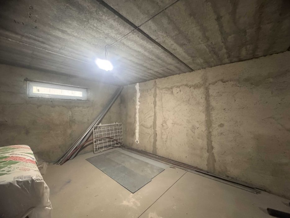 Червоный Хутор ,Центральная улица. 2 этажа, подвал.5 соток