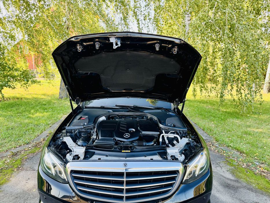 Mercedes-Benz W213 E220d 9G-tronic 2018 Official