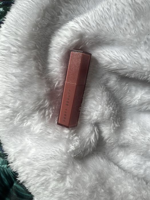 Błyszczyk Fenty Beauty fu$$y pomadka z brokatem