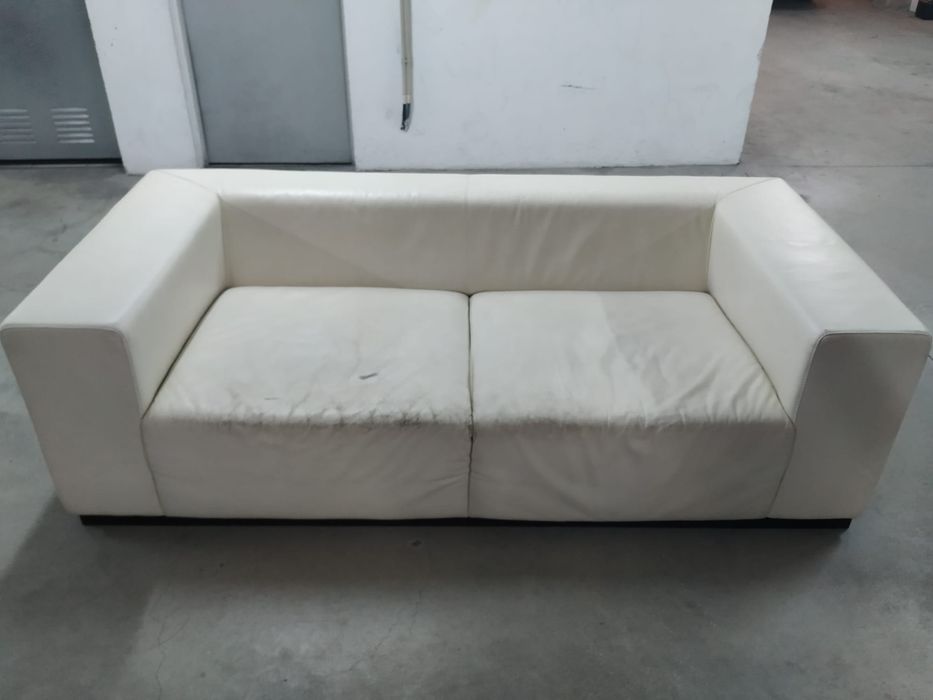 Sofá de sala com puff