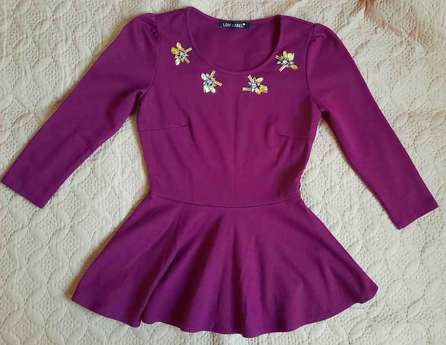 Bluzka z ozdobnym dekoltem