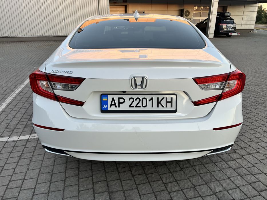Honda Accord 2018 VIN 1HGCV1F16KA011927 фото оголошення 4 з 14