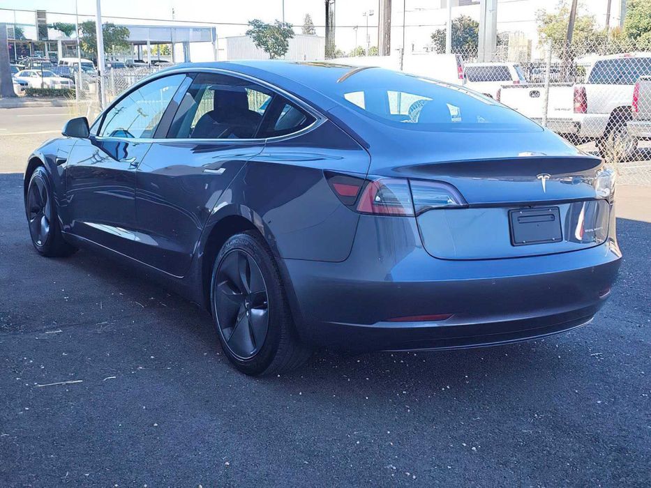 Tesla Model 3 Long Range      2019