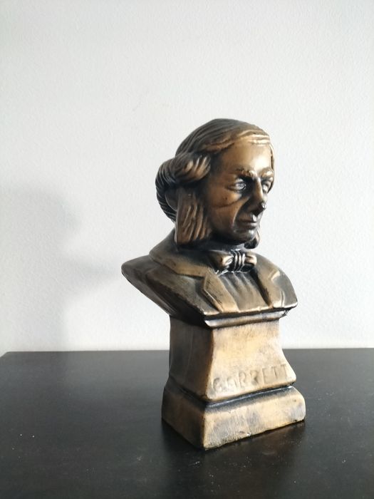 Busto Almeida Garrett