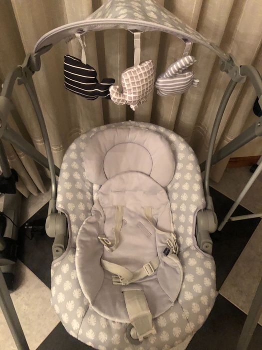 Baloiço Chicco novo