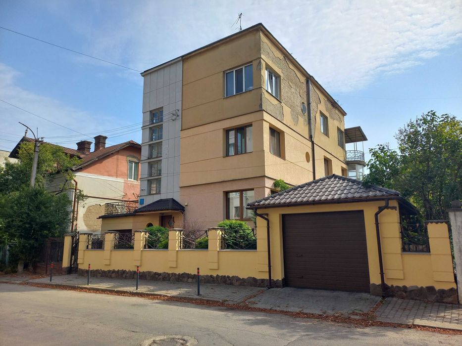 Продаж 2к квартири 79.2 кв. м на вул. Курінного Чорноти
