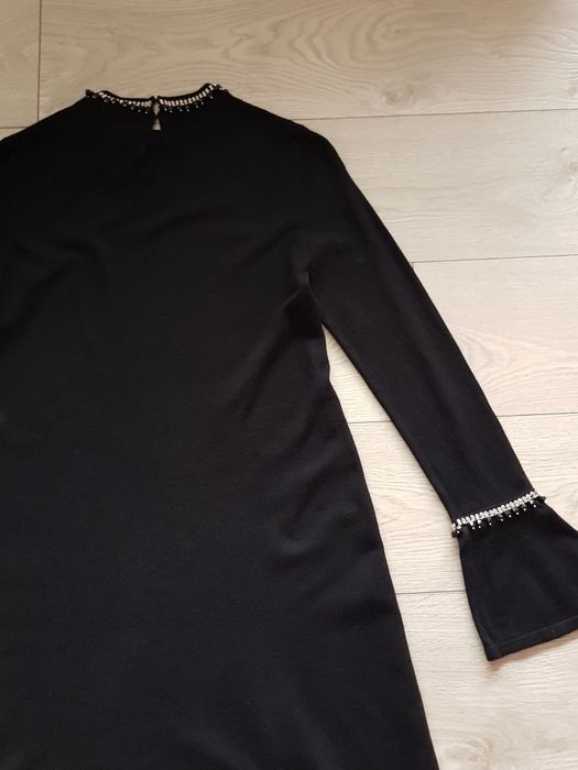 Elegancka mała czarna z cyrkoniami