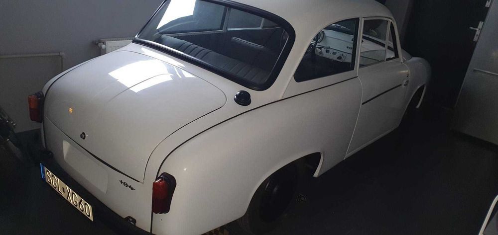 Samochód osobowy SYRENA 104