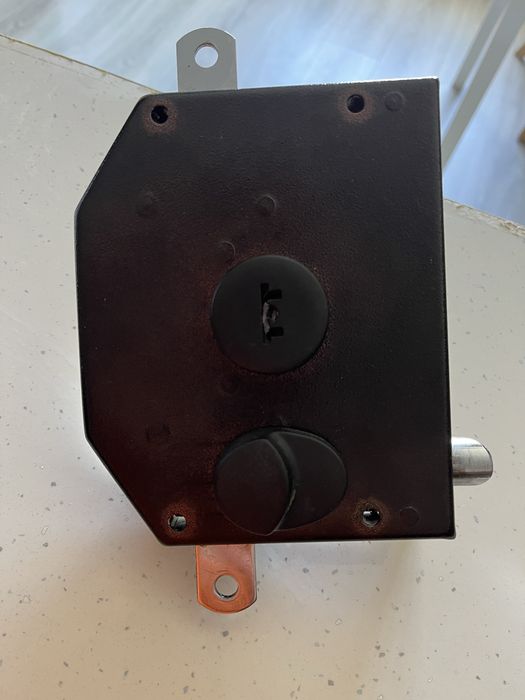 Fechadura porta marca ISEO