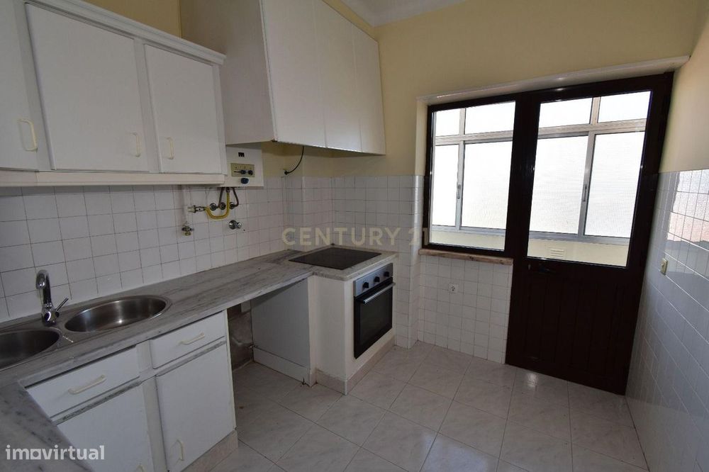 Apartamento T3 arrendado - para Investimento– Localização Central e Ót