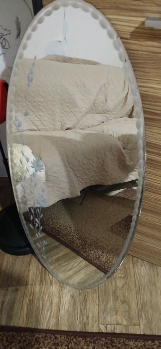 Продам зеркало овальное