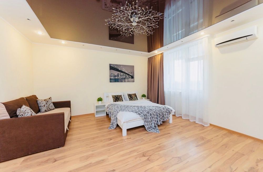 Подобово БУДИНОК НА ГЕНЕРАТОРІ. Ліфти вода цілодобово.