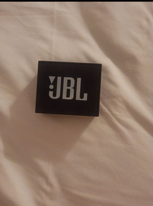 Coluna JBL preta