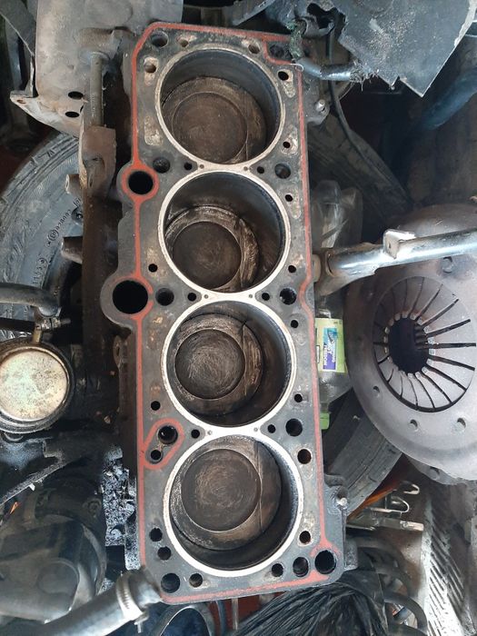 Разборка audi 80 двигатель Ауди 80 запчасти