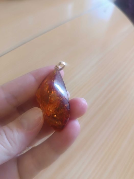 Pendente de ambar e ouro