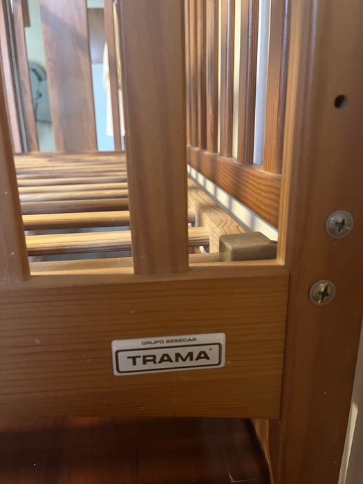 Cama de grades de madeira -criança