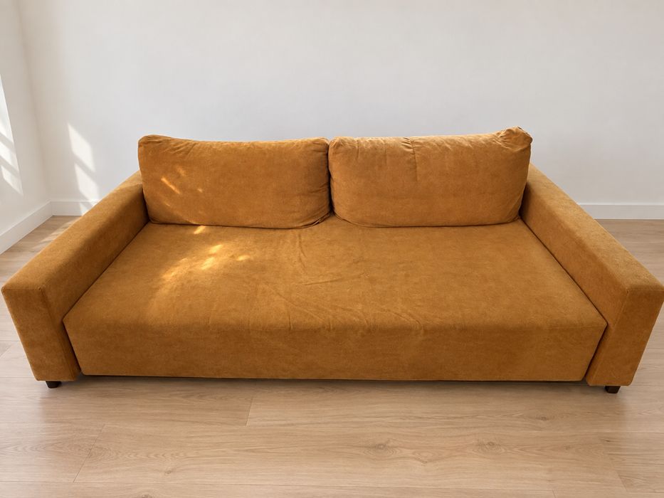 Kanapa sofa musztardowa, 2 poduszki – 599 zł