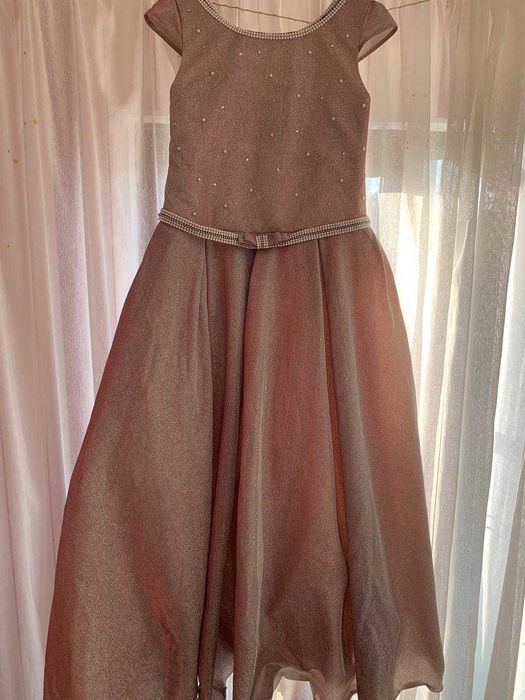 Плаття на випускний для дівчинки 10-11 років.