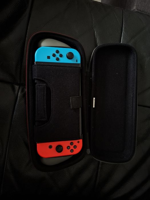Nintendo Switch V2 – pełny zestaw, dobry stan