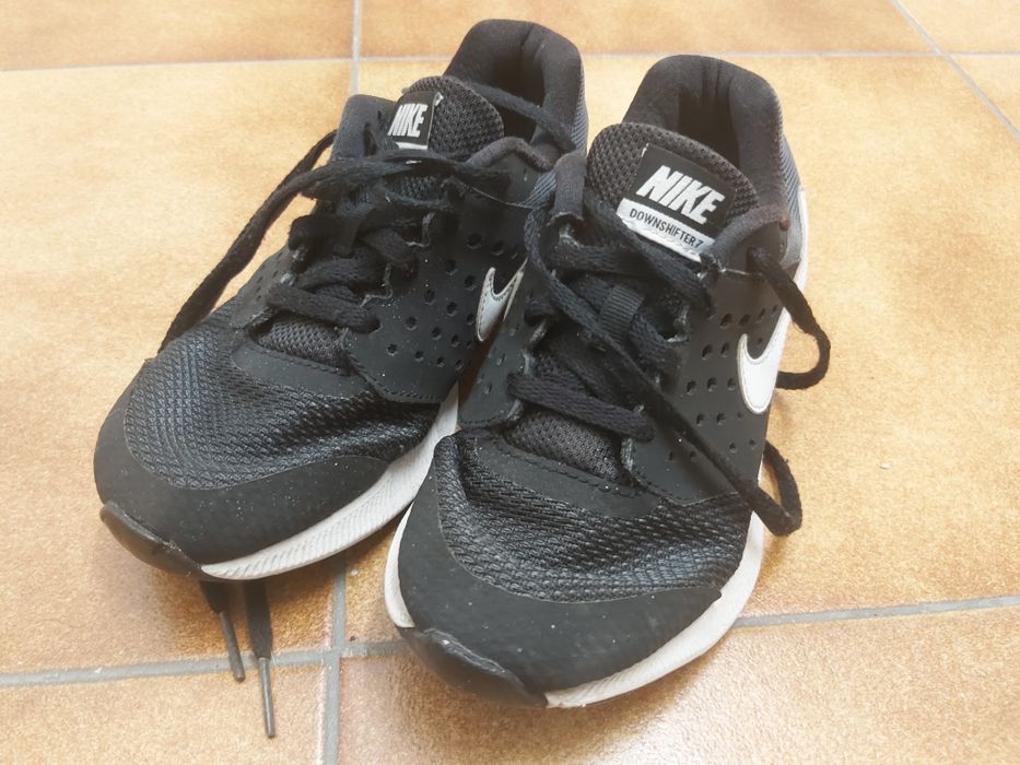 Tennis nike 33 / chuteira kipsta 31